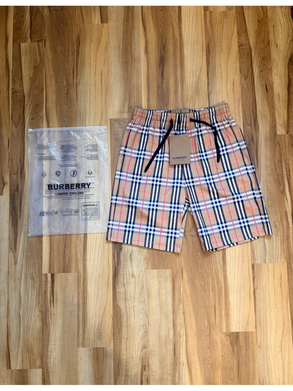 Burberry Shorts Size: M